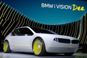 BMW i VISION DEE - дополненная реальность в салоне, и смена цвета снаружи