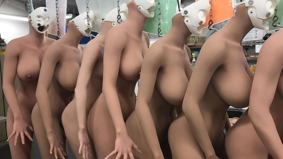 тіла з черепами реалістичних секс-роботів