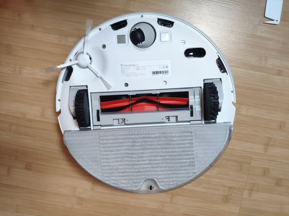 Вид снизу Mi Robot Vacuum Mop 1C