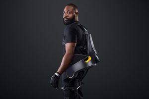 Екзоскелет Apogee від German Bionic компенсує до 30 кг ваги та допомагає при ходьбі