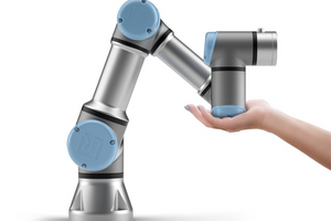 Нові гнучкі промислові роботи Universal Robots e-Series (+відео)