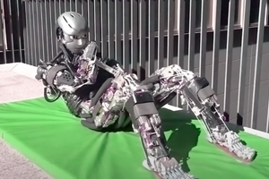 Робот имитирующий выделение пота для своего охлаждения