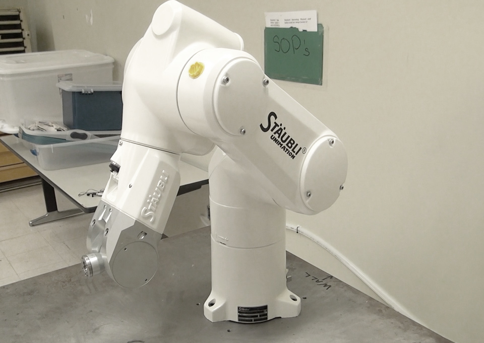 Робот для отслеживания хирургических инструментов от GE Global Research