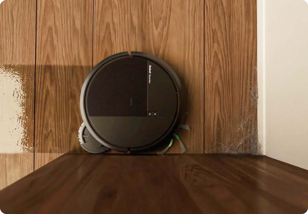 iRobot Roomba Plus 515 Combo миє вздовж стіни