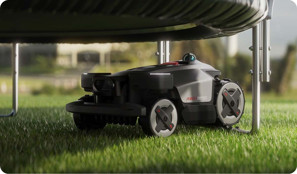 Roborock RockMow Z1 LiDAR переїжджає ніжку батута