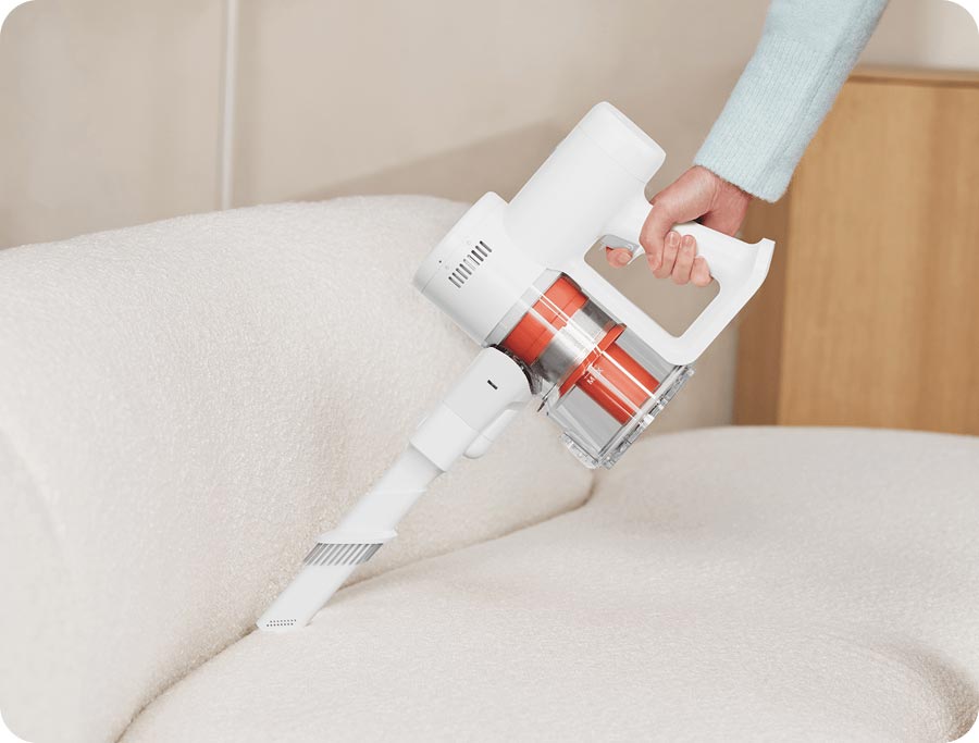 Xiaomi Mijia Vacuum Cleaner 4C чистит диван