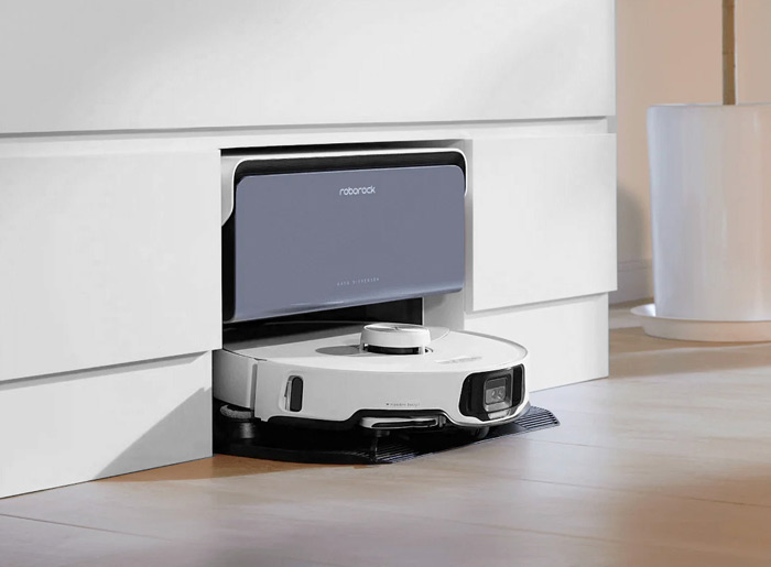 Мультифункциональная автономная станция Roborock S8 MaxV Ultra Refill & Drainage System встроена в мебель, вписана в интерьер дома